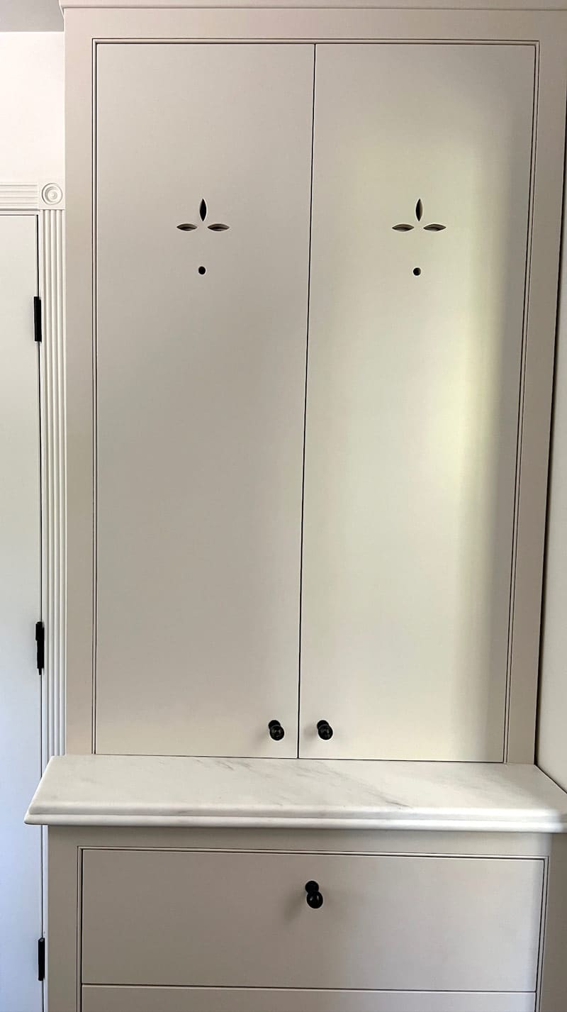 white cradenza